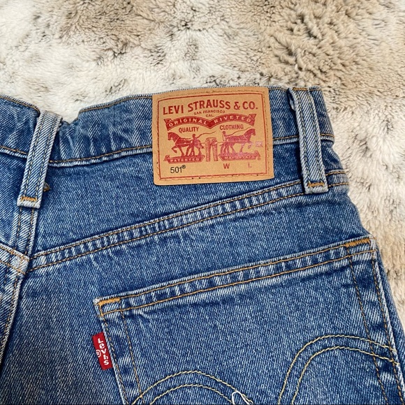 Levi’s 501 High Rise Cutoff Jean Shorts - Picture 5 of 7